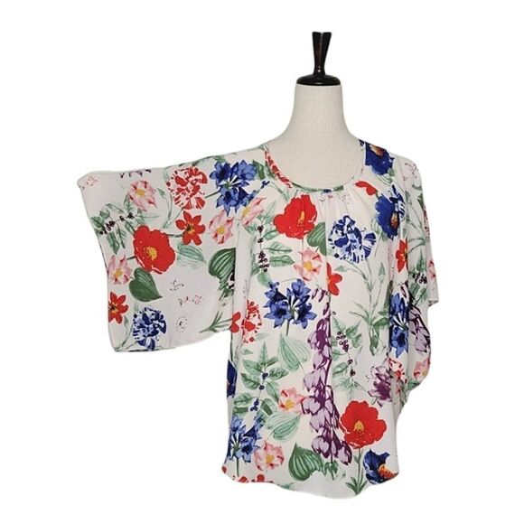 Chelsea & Theodore Bright Floral Flutter Sleeve Scoop Neck Blouse - Picture 2 of 7